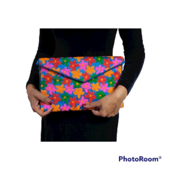 NWT Embroidered Envelope Clutch - Picture 6 of 12